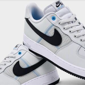 New Men's Authentic Nike AF1 Air Force One Shoe Size 10.5 White
Black Blue